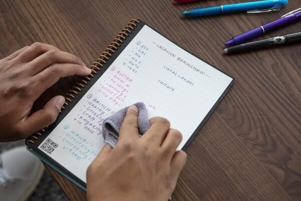 Rocketbook Core Quaderno Appunti Digitale - Riutilizzabile Taccuino Digitali A4 Nero Quaderno A Spirale Puntinato, Block Notes, Penna Cancellabile Pilot Frixion Inclusi, Ufficio Gadget Tecnologici - Image 2