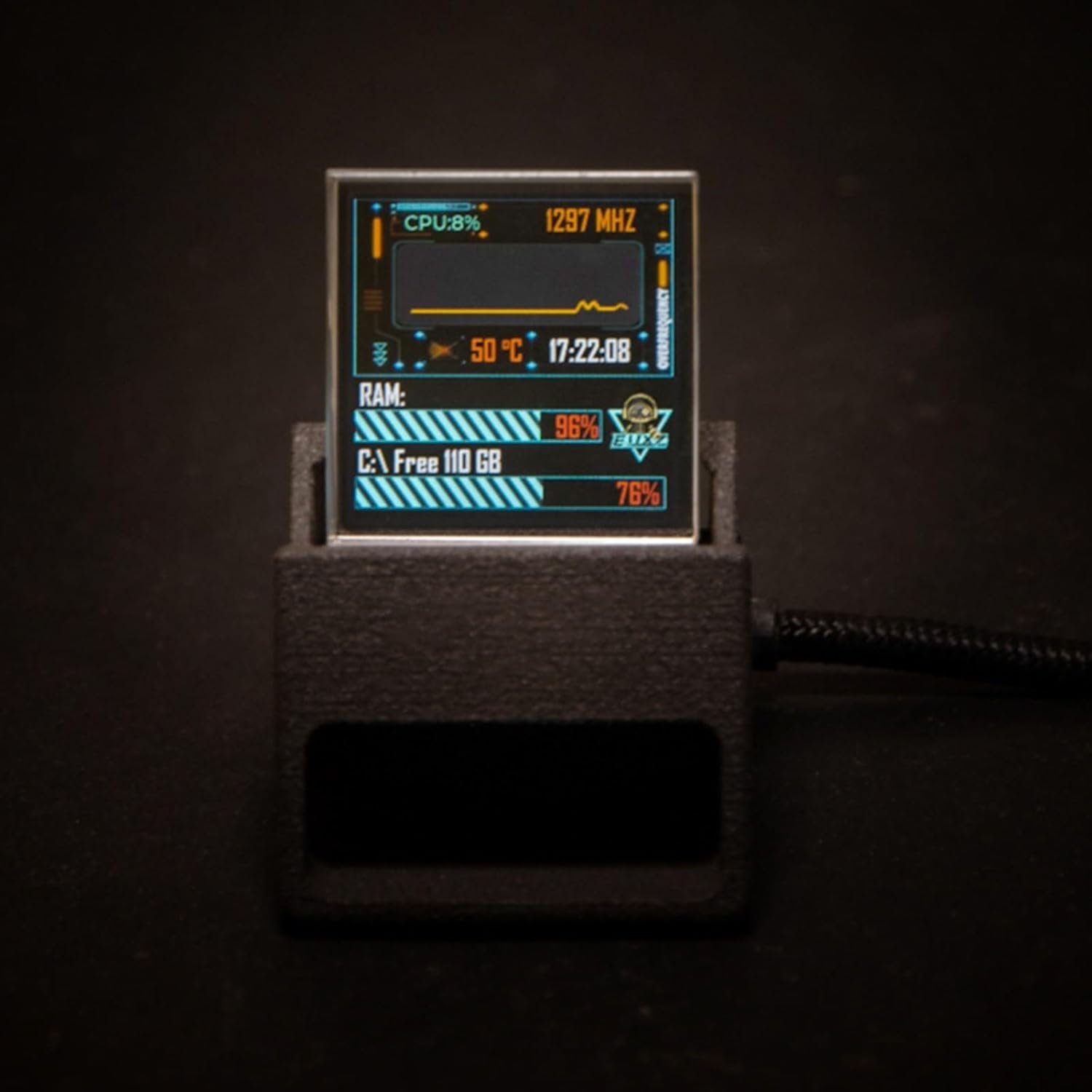 FUBESK Mini orologio con proiezione olografica 3D in tempo reale, cornice digitale per foto e lettore GIF, gadget tecnologico moderno per decorazione da scrivania (1065 cm, 2 colori) (bianco) - Image 4