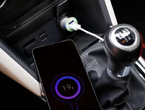 MUTTO Caricatore rapido per accendisigari da auto, 5 V/2 A, con 2 porte USB di ricarica rapida, per tutti i tipi di gadget e smartphone, bianco - Image 5