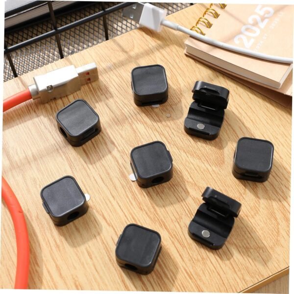 Generico 8 Pezzi Avvolgibobina adesivo gadget per ufficio organizer per cavi per elettrodomestici accessori tecnologici fermacavi magnetici organizzatore del cavo dell'apparecchio portacavi - Image 5